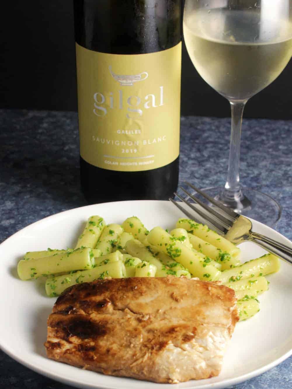 white wine served with mahi mahi and pasta