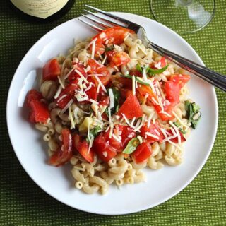 Mac and Cheddar with Tomato Basil Salsa | cookingchatfood.com