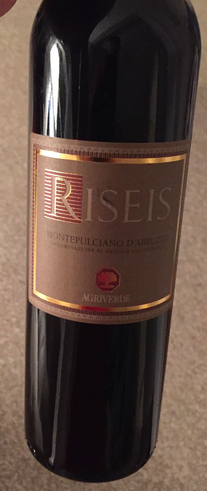 Riseis Montepulciano D'Abruzzo makes a good wine pairing for pizza or other simple Italian food. | cookingchatfood.com
