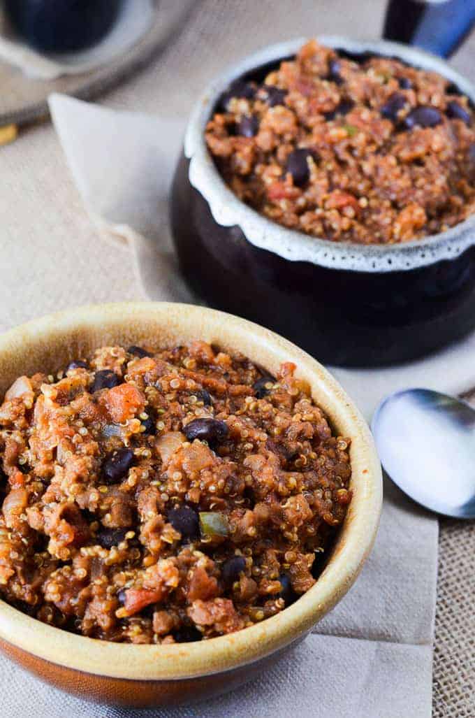 one pan vegan quinoa chili from the Crumby Cupcake