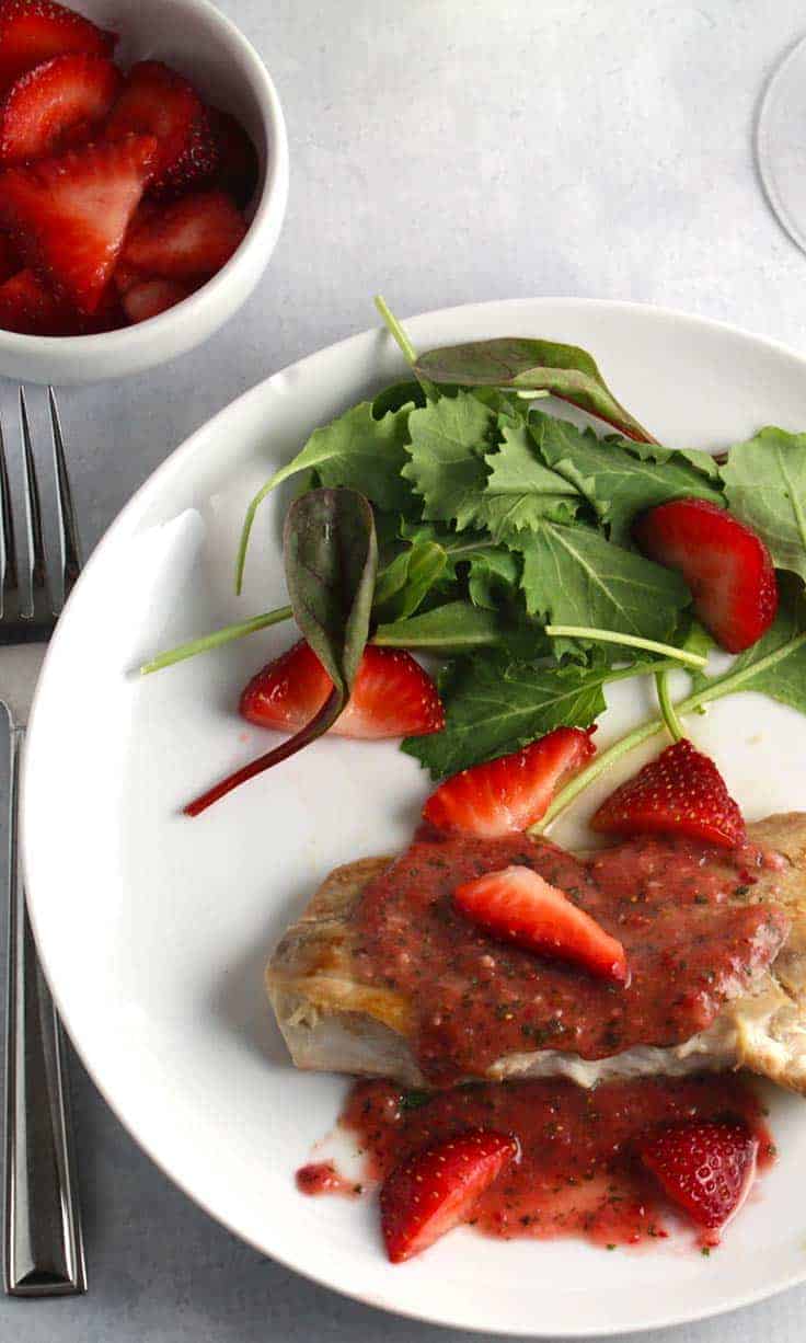 Mahi Mahi with Strawberry Sauce is a delicious and healthy meal with @Flastrawberries. Brings a taste of summer into your kitchen no matter how cold it may be! #SundaySupper recipe with #FLStrawberry.