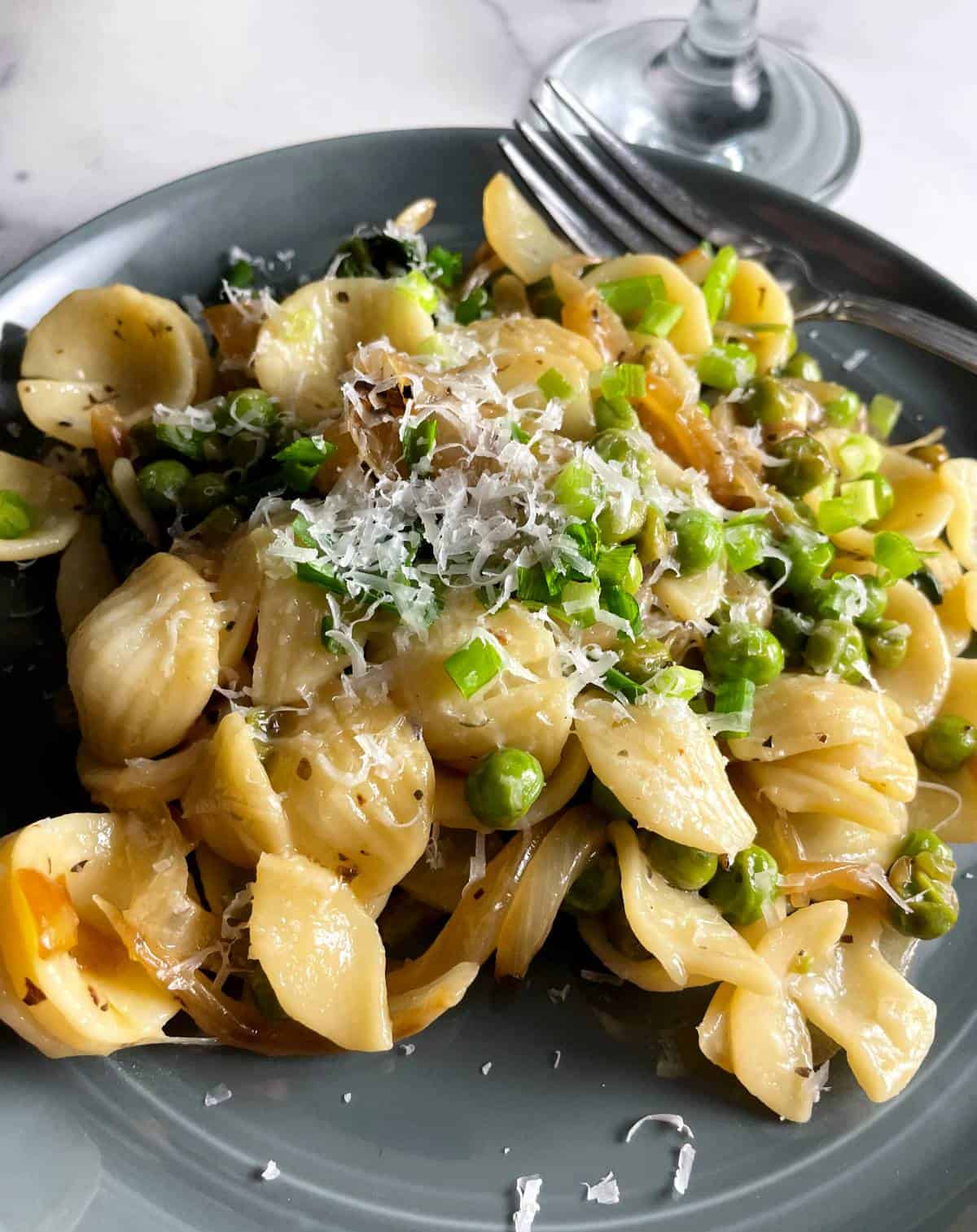 pasta with peas, onions and Pecorino cheese