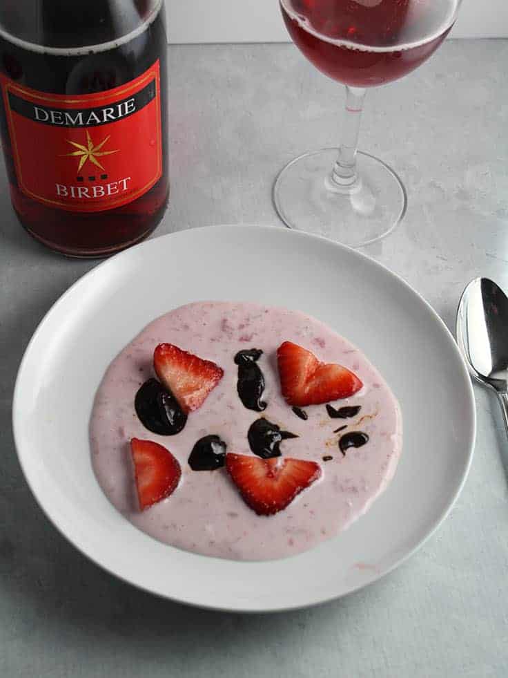 A sparkling Birbet wine served with Sweet Strawberry Cream and Chocolate.