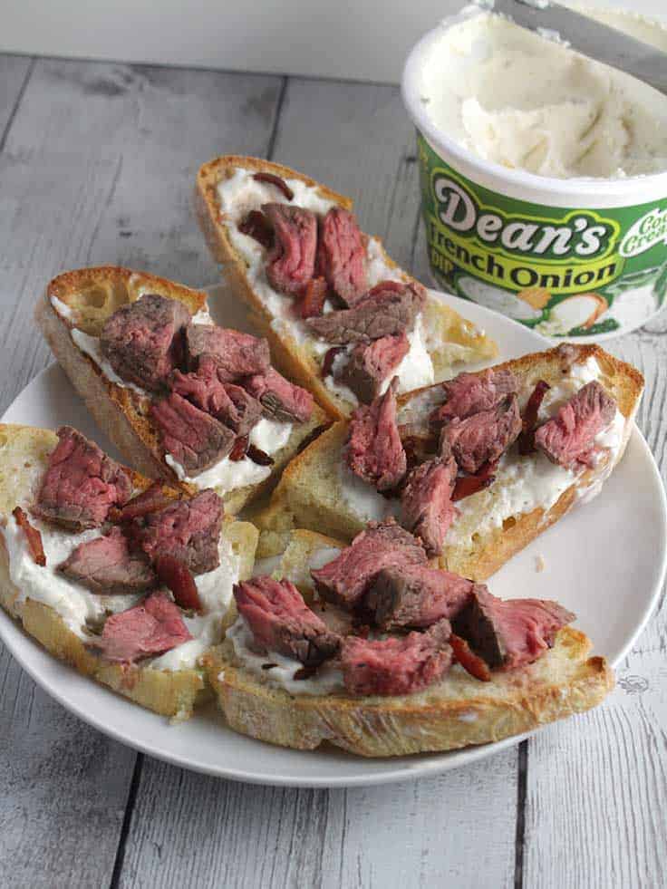 Bacon and Steak Crostini with Dean's French Onion Dip is an easy recipe to make for watching football and other gatherings with friends. #bacon #appetizers #DeansDreamBig #sponsored