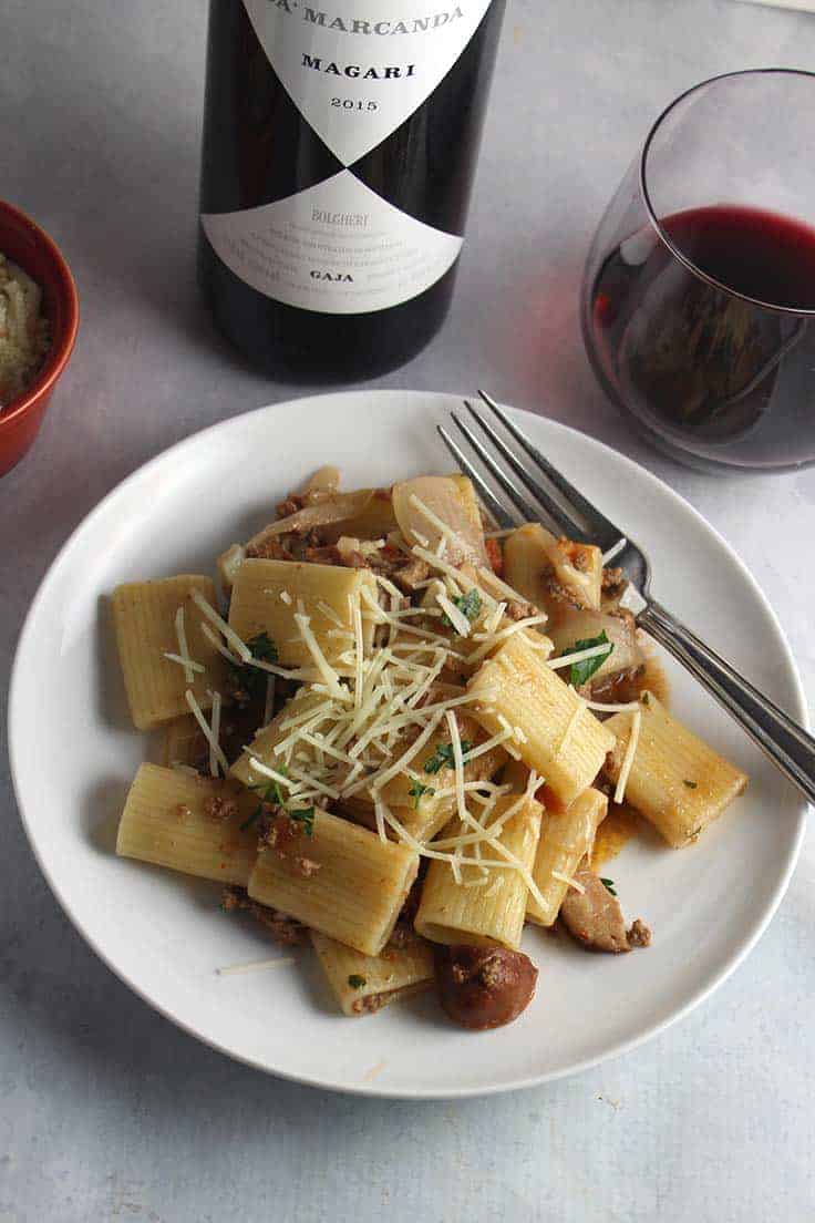 Spicy Bolognese Pasta is a delicious, hearty pasta recipe made even better served with a great glass of Italian wine. #winepairing #pasta #Bolognese 