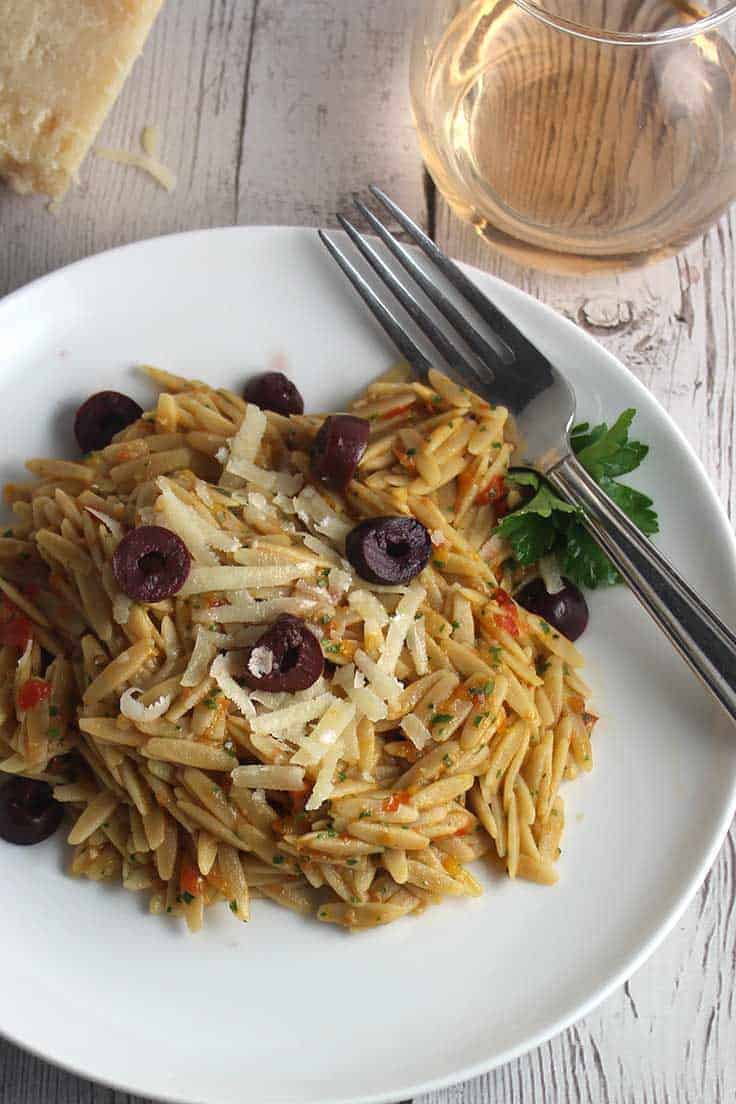 Orzo tossed with a pesto inspired by the flavors of Southern France--tomatoes, fresh herbs, garlic and olives make this side dish sing! #orzo #SundaySupper #Provence #sidedish