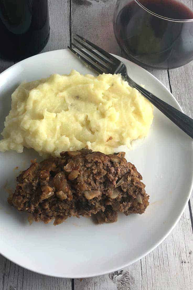 A quick meatloaf recipe, delicious with a glass of good Italian red wine. #meatloaf #winepairing 