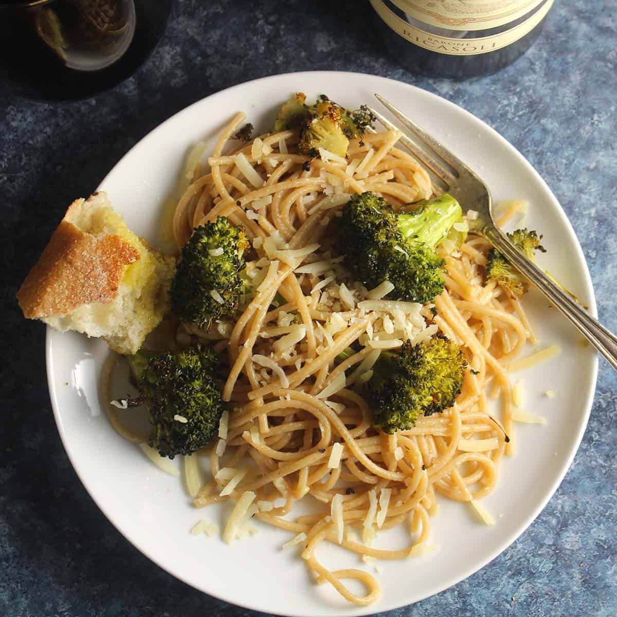 garlic broccoli pasta plated.