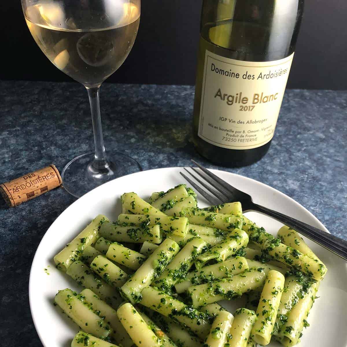 Argile Blanc paired with kale pesto pasta.