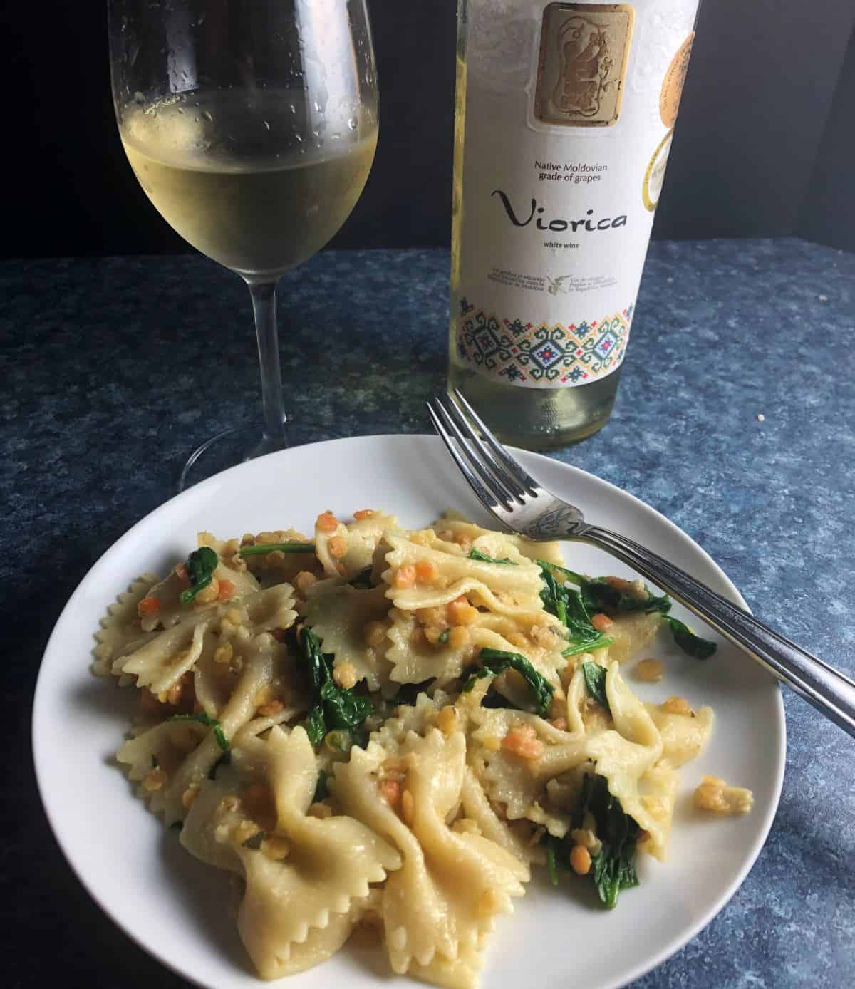 pasta with red lentils and ginger served with a white wine from Moldova. 