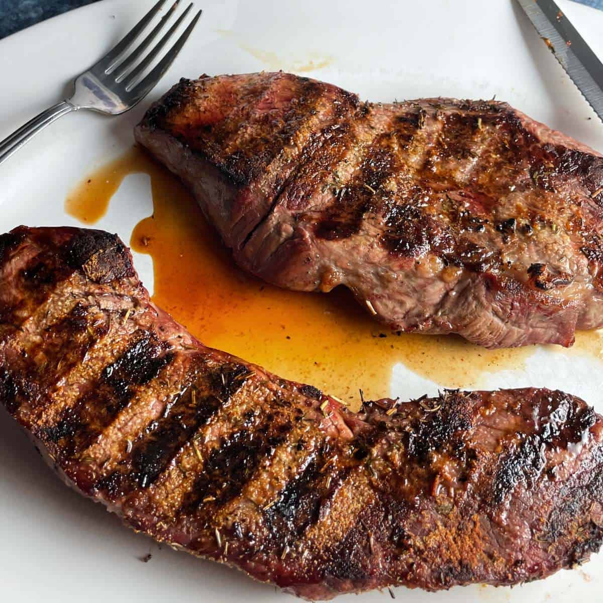 https://cookingchatfood.com/wp-content/uploads/2021/09/grilled-sirloin-steak-1200.jpg