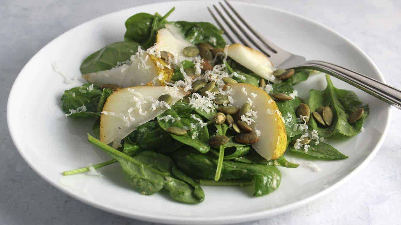 plate with spinach and pear salad