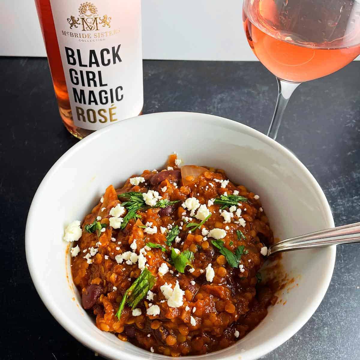 bowl of lentil chili paired with a rosé wine.