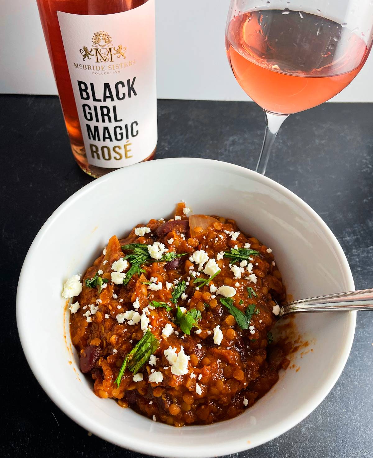 Bowl of lentil chili paired with rosé wine.