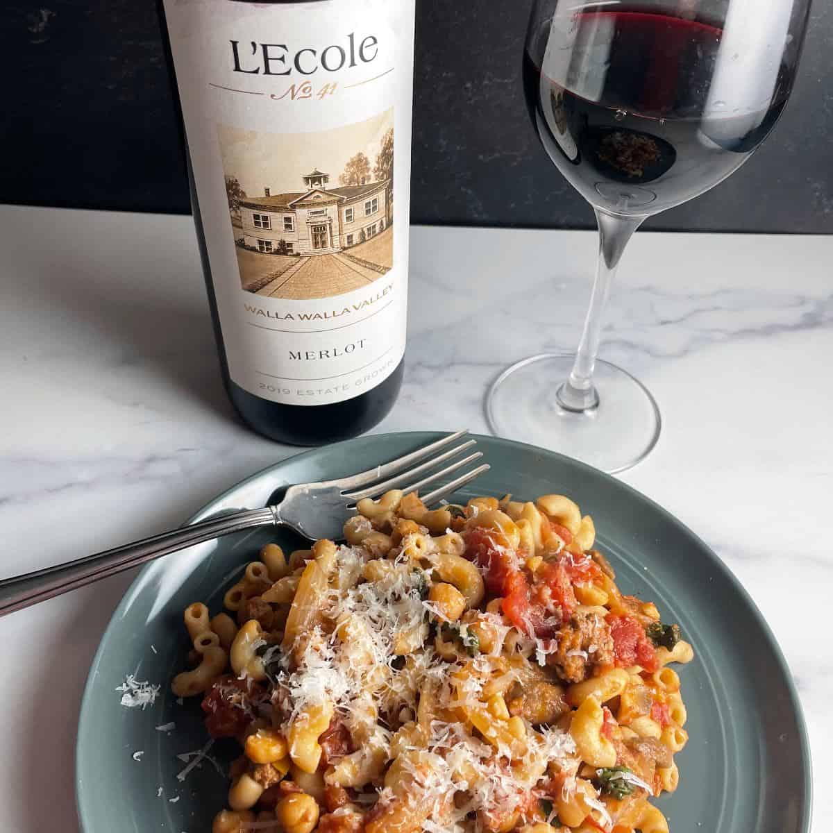 https://cookingchatfood.com/wp-content/uploads/2022/10/merlot-pasta-ground-beef.jpg