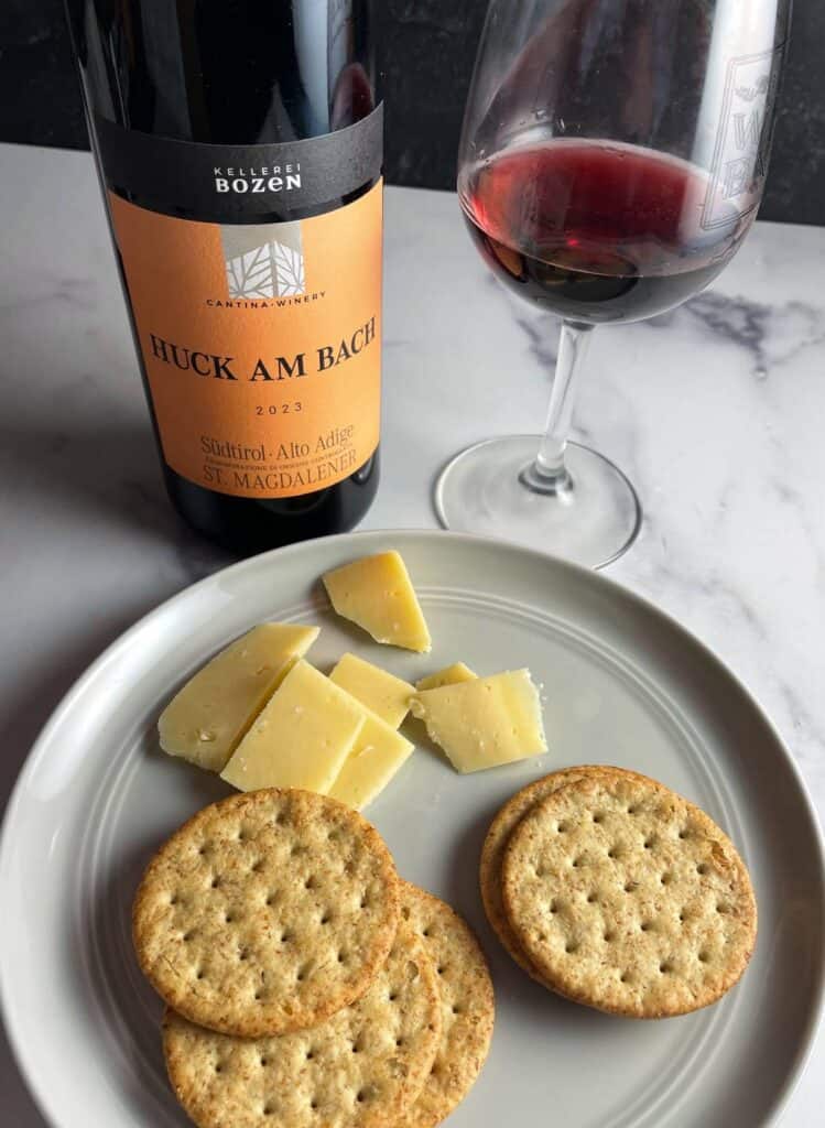 Huck am Bach red wine paired with cheese and crackers.