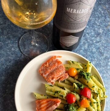 kale pesto pasta paired with salmon and a Verdejo white wine.